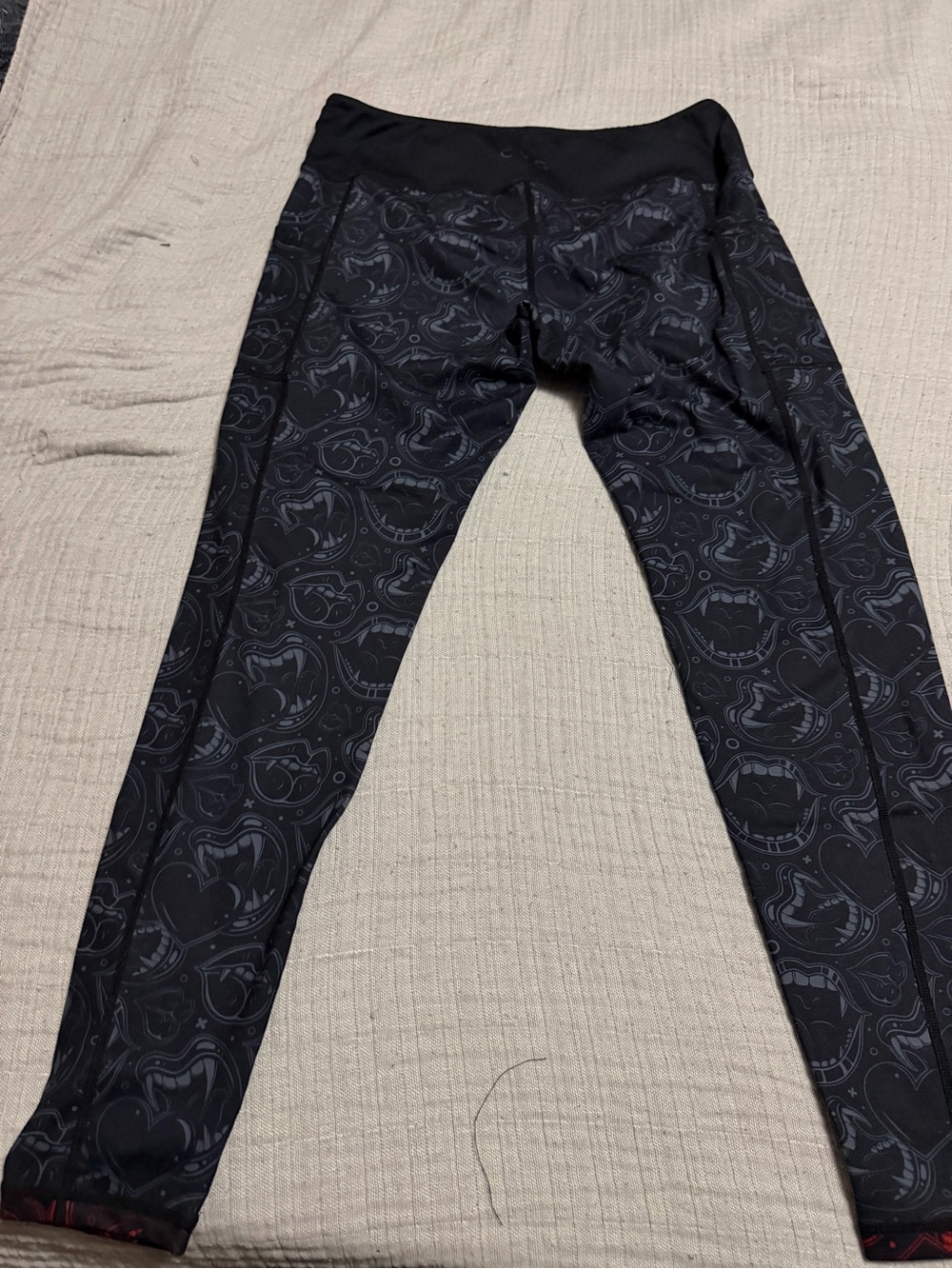 Women’s XL Constantly Varied Gear reversible vampire teeth leggings